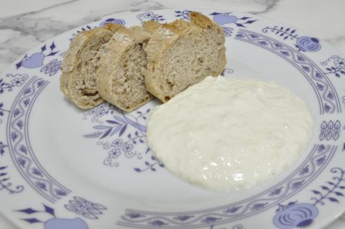 Křenová pomazánka s ementálem – Snadné recept z Česko kuchyně, hotový za Do 30 minut